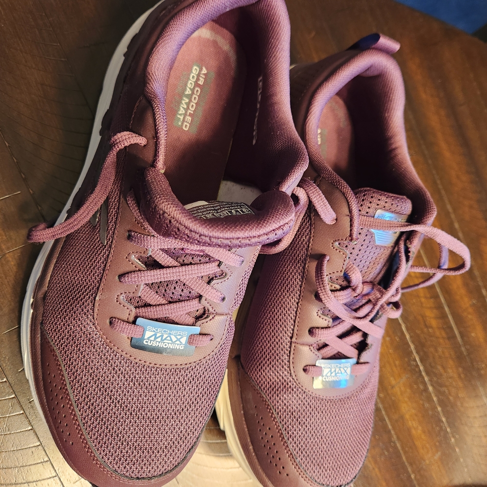 Skechers Men's Purple Athletic Shoes with Max Cushioning.  NEW, never Worn